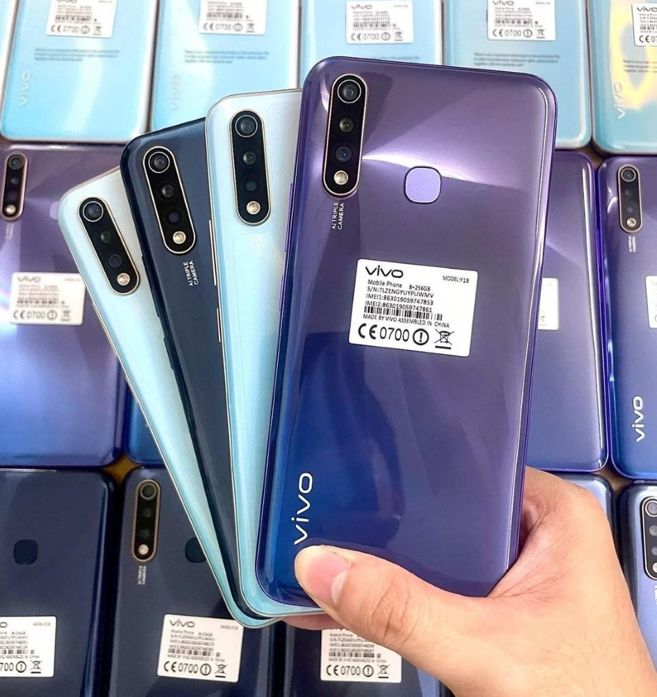 Vivo Y19 Dual Sim Box & Charger - Image 2